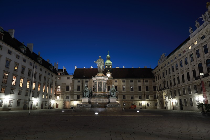 Heldenplatz v noci